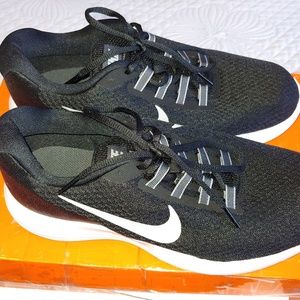Like New Mens NIKE "Lunar Converge" Black Sneakers